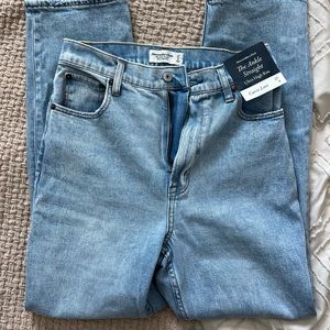 NWT Abercrombie The Ankle Straight Ultra High Rise Curve Love size 4